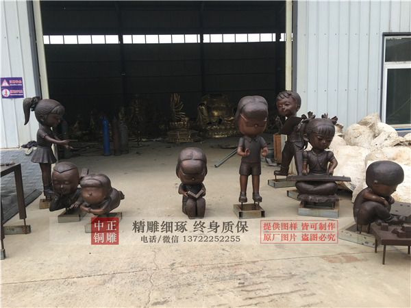 小區人物雕塑.jpg 小區人物雕塑.jpg