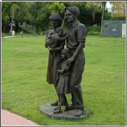 現代一家四口園林人物雕塑 現代一家四口園林人物雕塑