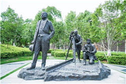 廣場詹天佑銅雕塑 廣場詹天佑銅雕塑